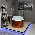 La Maison Blanche A Hermeton Sur Meuse Rum i privatbostad Hastiere-par-dela