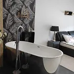 Rum i privatbostad La Maison Blanche A Hermeton Sur Meuse