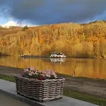 La Maison Blanche A Hermeton Sur Meuse Rum i privatbostad *