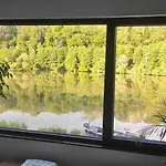 Rum i privatbostad La Maison Blanche A Hermeton Sur Meuse *