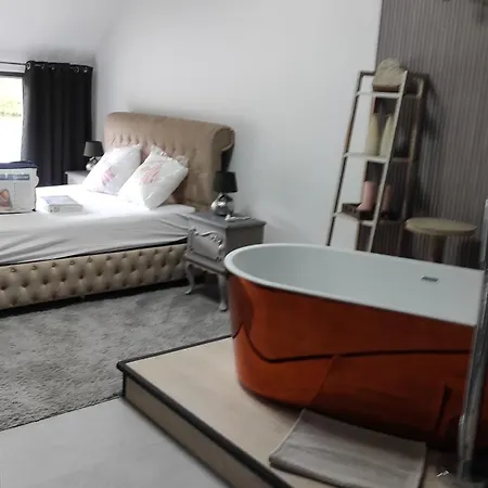 La Maison Blanche A Hermeton Sur Meuse Accommodatie bij particulieren *