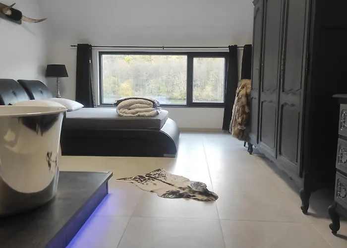 La Maison Blanche A Hermeton Sur Meuse Homestay szállás