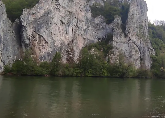 La Maison Blanche A Hermeton Sur Meuse