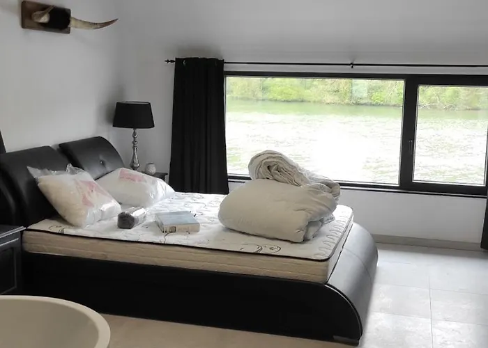 Homestay szállás La Maison Blanche A Hermeton Sur Meuse