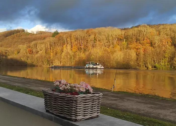 La Maison Blanche A Hermeton Sur Meuse Homestay szállás *